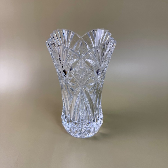 Vintage Pressed Glass Crystal Vase – Starburst & Fan Pattern - Picture 3 of 9
